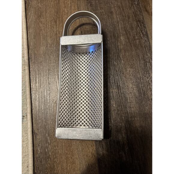 VTG Large Half Round Manual Grater Zester Aluminum Metal Cheese Spice Bognar USA - Picture 3 of 3